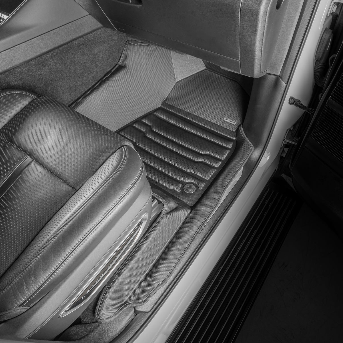 Jeep Grand Wagoneer 7-Seater
